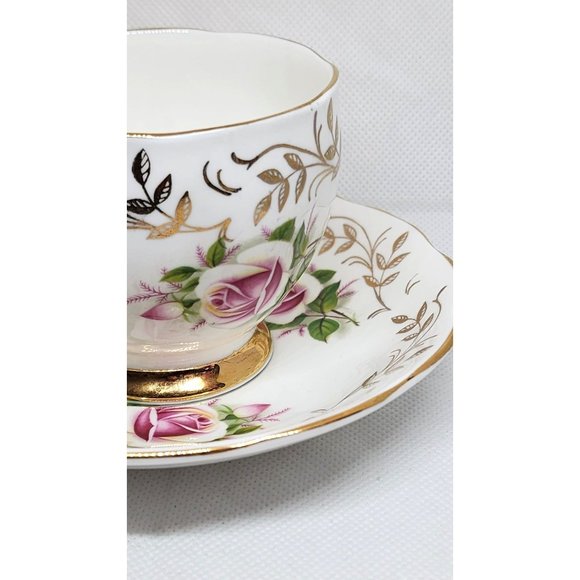 Vintage Queen Anne Floral Bone China England Teacup & Saucer - 112 Gold Trim - Picture 11 of 14